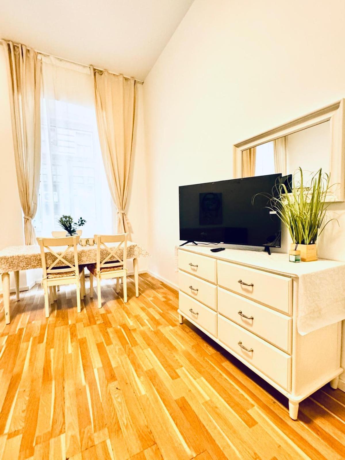 Appartamento Comfortable Apt, 15minutes To Rathausplatz *