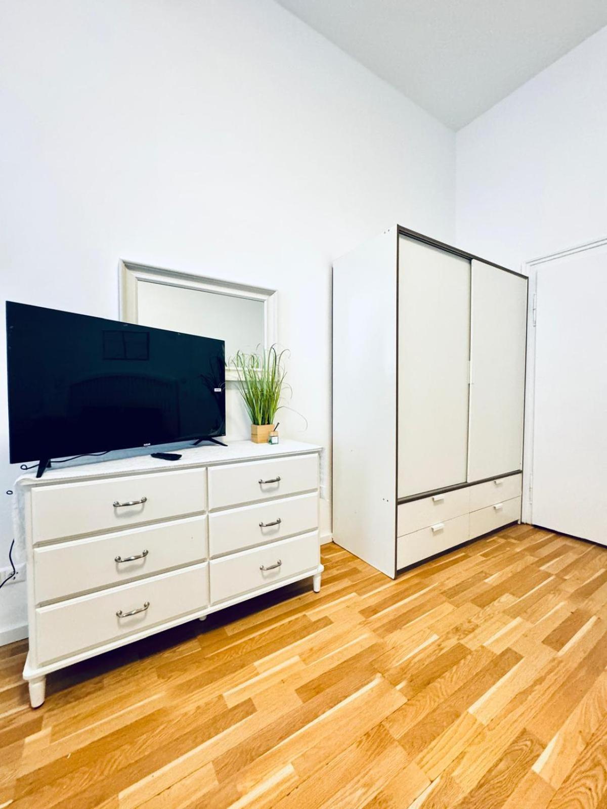 Comfortable Apt, 15minutes To Rathausplatz Appartamento *