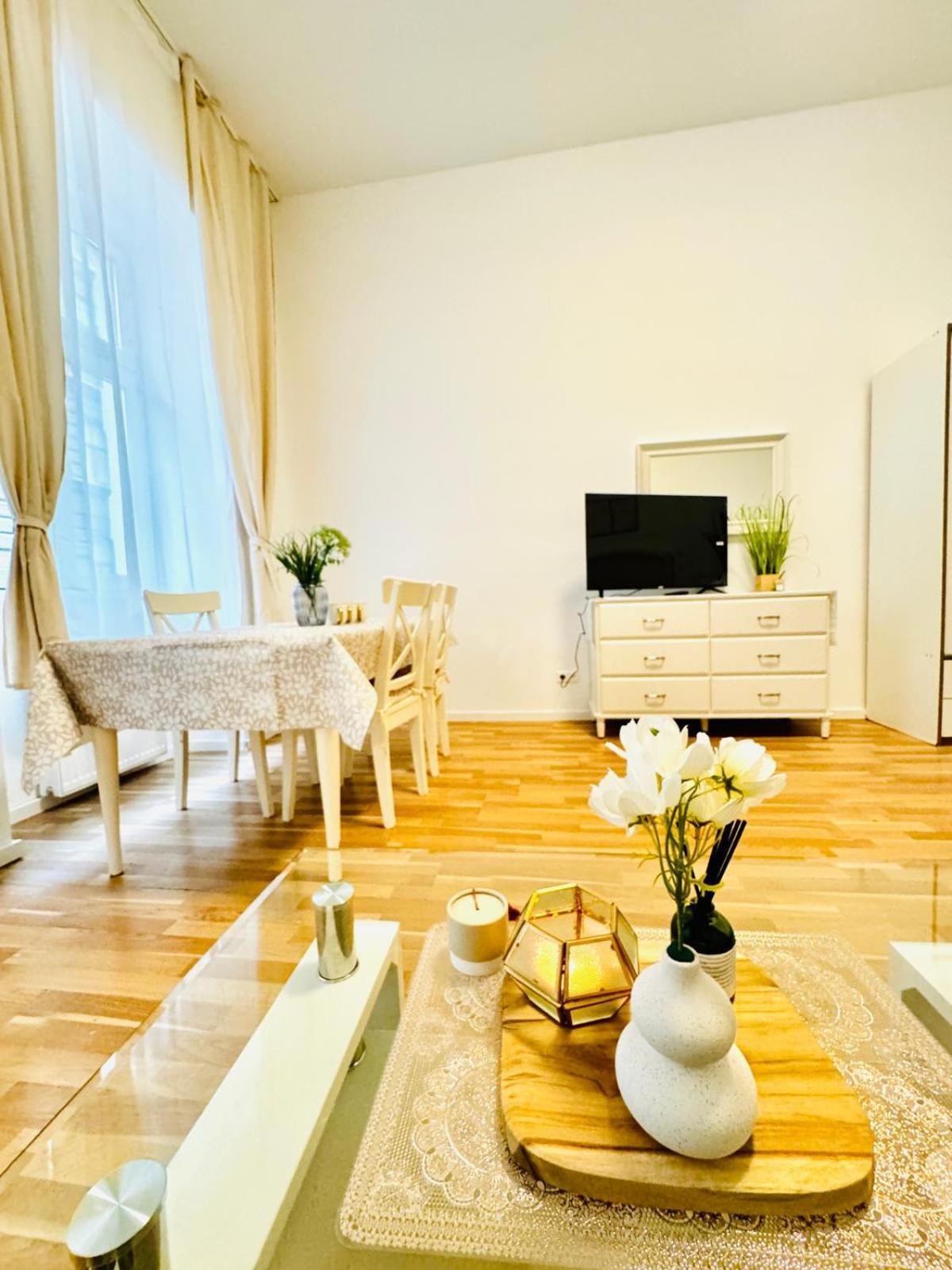 Comfortable Apt, 15minutes To Rathausplatz Appartamento *