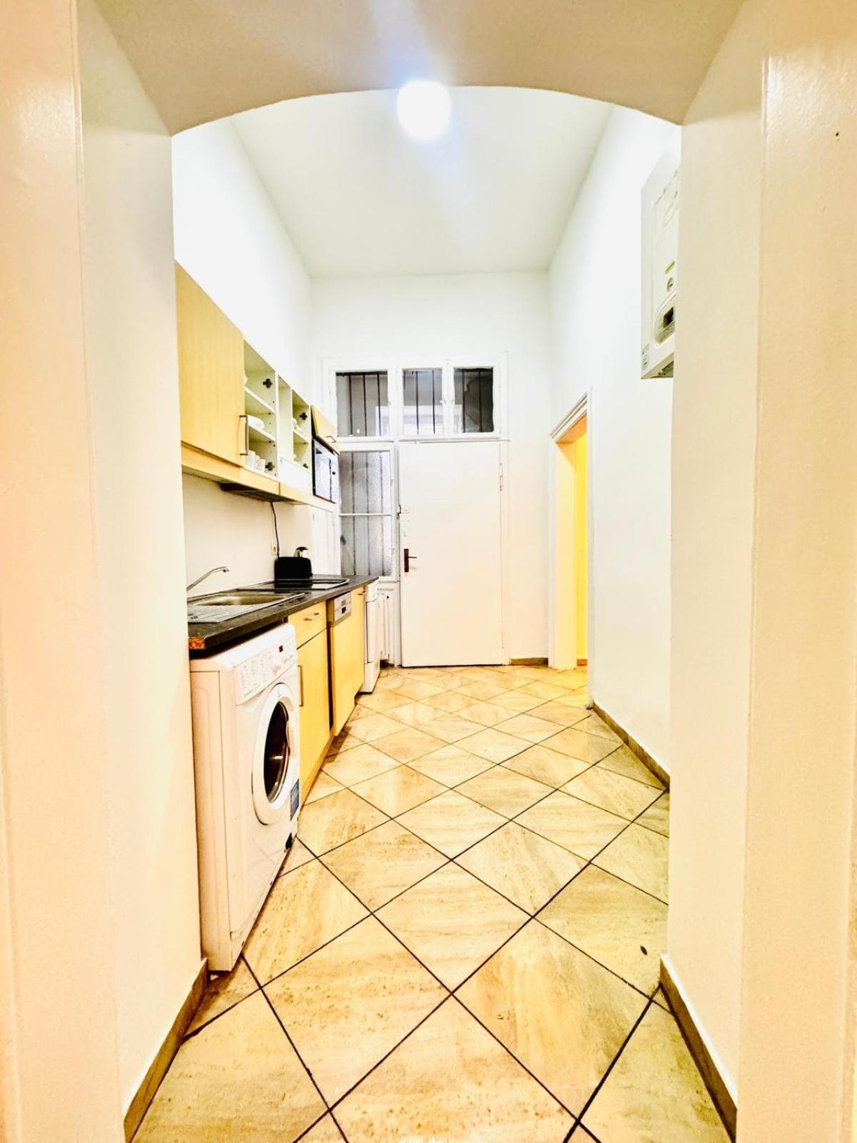 Appartamento Comfortable Apt, 15minutes To Rathausplatz Vienna