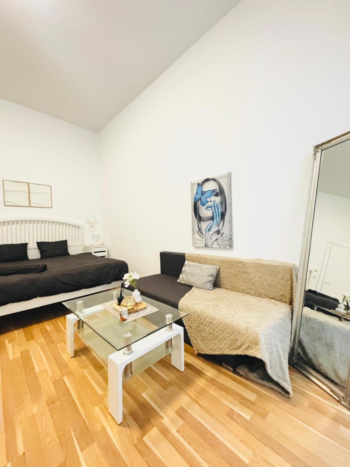 Comfortable Apt, 15minutes To Rathausplatz