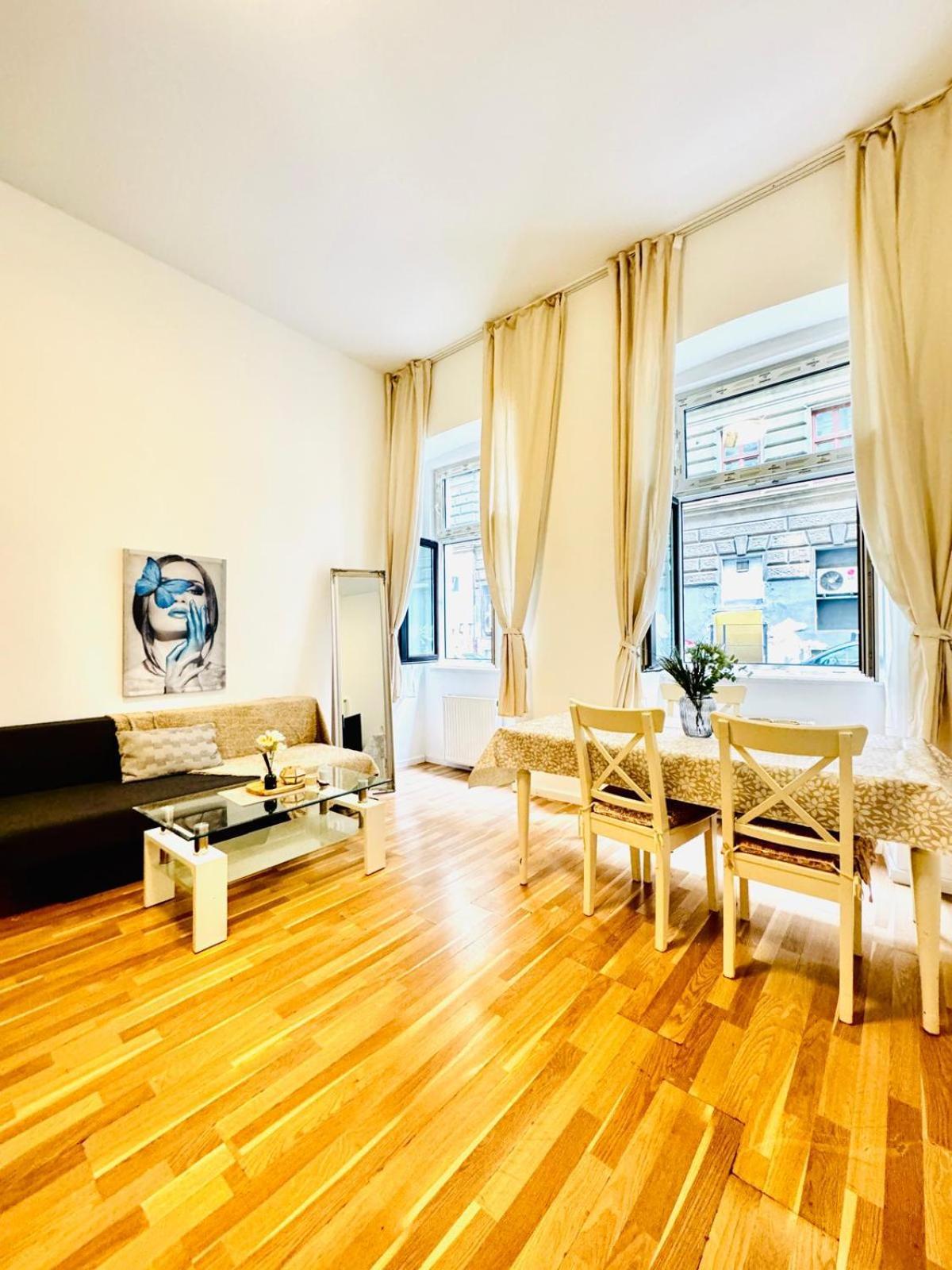 Comfortable Apt, 15minutes To Rathausplatz Appartamento