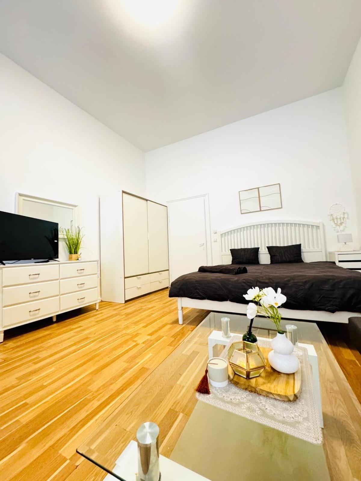 Appartamento Comfortable Apt, 15minutes To Rathausplatz Vienna