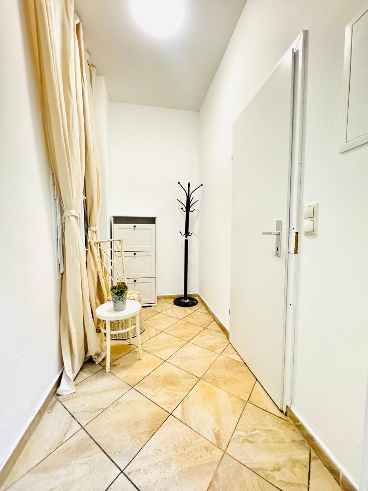 Comfortable Apt, 15minutes To Rathausplatz *