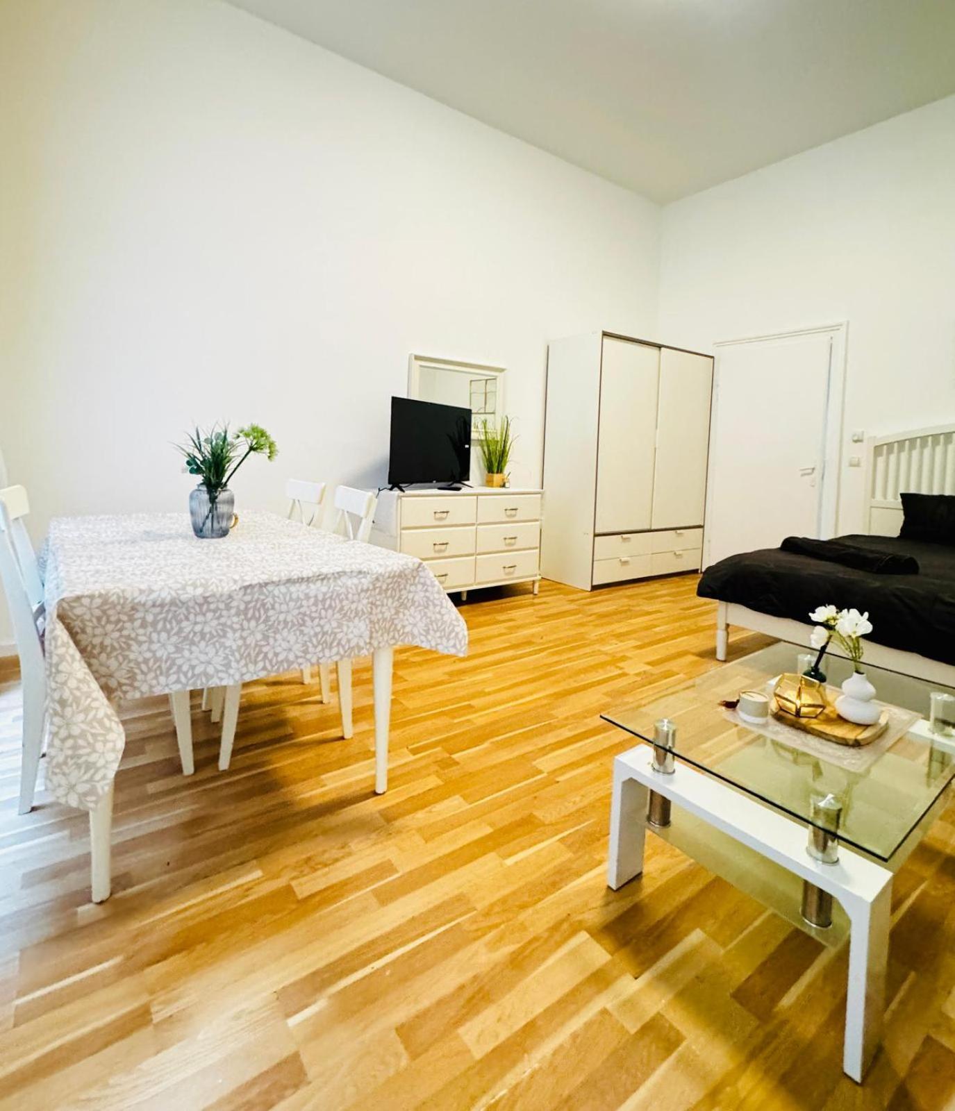 Comfortable Apt, 15minutes To Rathausplatz Appartamento