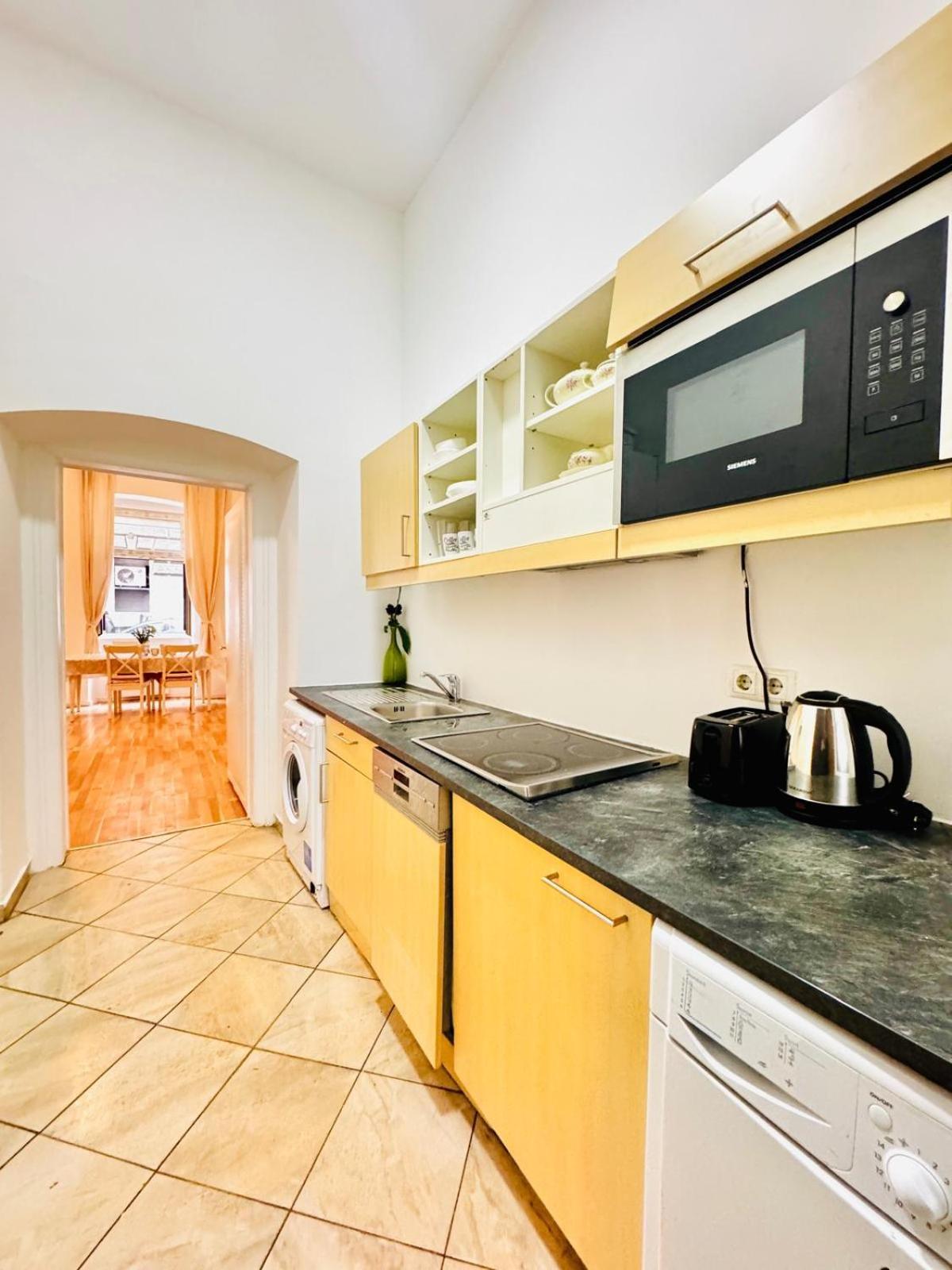Appartamento Comfortable Apt, 15minutes To Rathausplatz Vienna