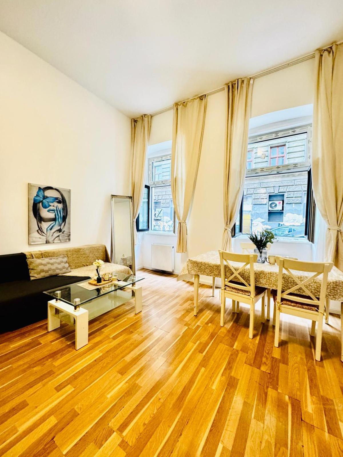Appartamento Comfortable Apt, 15minutes To Rathausplatz *