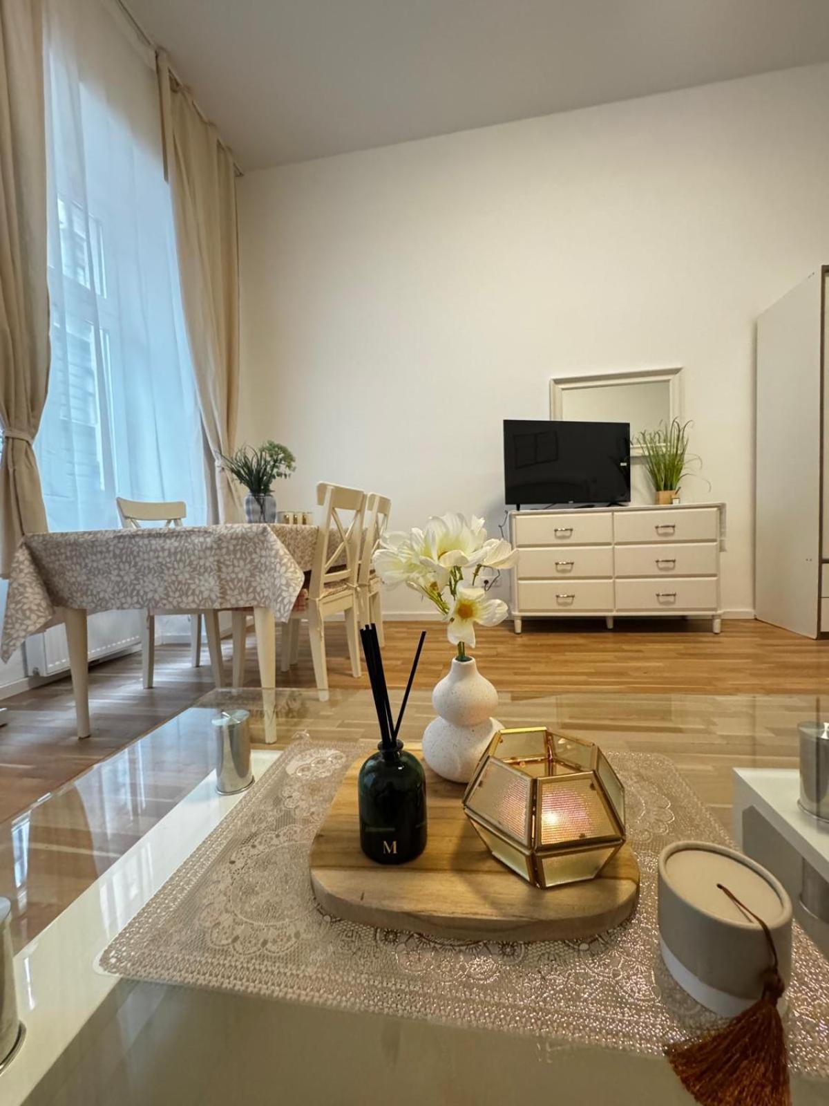 Appartamento Comfortable Apt, 15minutes To Rathausplatz *